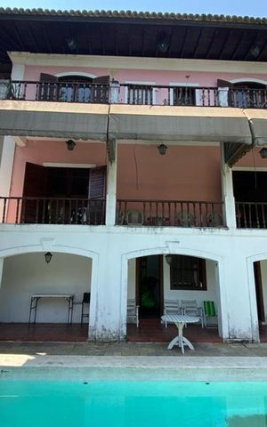 Casa à venda com 544m², 4 quartos e 3 vagas Casa à venda com 544m², 4 quartos e 3 vagasFachada