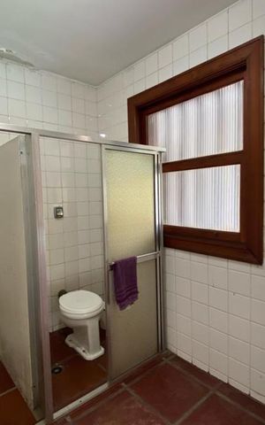 Casa à venda com 544m², 4 quartos e 3 vagas Casa à venda com 544m², 4 quartos e 3 vagasQuintal - Banheiro 1