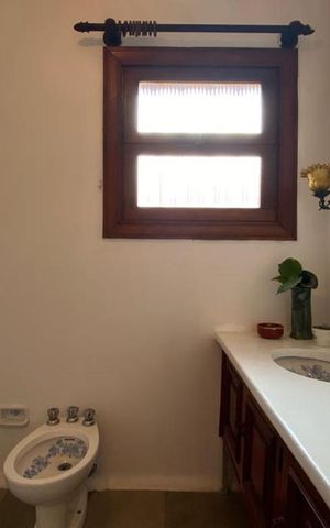 Casa à venda com 544m², 4 quartos e 3 vagas Casa à venda com 544m², 4 quartos e 3 vagasBanheiro