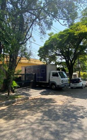 Casa à venda com 544m², 4 quartos e 3 vagas Casa à venda com 544m², 4 quartos e 3 vagasVista da Rua