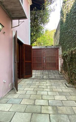 Casa à venda com 544m², 4 quartos e 3 vagas Casa à venda com 544m², 4 quartos e 3 vagasGaragem
