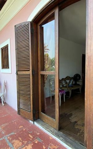 Casa à venda com 544m², 4 quartos e 3 vagas Casa à venda com 544m², 4 quartos e 3 vagasSuíte 2 - Varanda