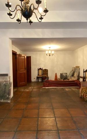 Casa à venda com 544m², 4 quartos e 3 vagas Casa à venda com 544m², 4 quartos e 3 vagasSala de Estar