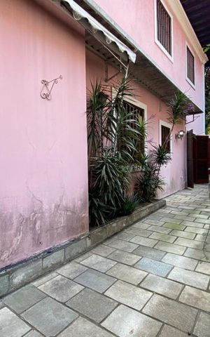 Casa à venda com 544m², 4 quartos e 3 vagas Casa à venda com 544m², 4 quartos e 3 vagasGaragem