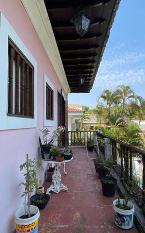 Casa à venda com 544m², 4 quartos e 3 vagas Casa à venda com 544m², 4 quartos e 3 vagasSuíte 1 - Varanda