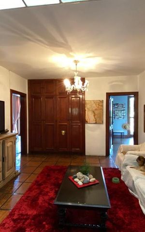 Casa à venda com 544m², 4 quartos e 3 vagas Casa à venda com 544m², 4 quartos e 3 vagasSala de TV