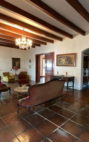 Casa à venda com 544m², 4 quartos e 3 vagas Casa à venda com 544m², 4 quartos e 3 vagasSala