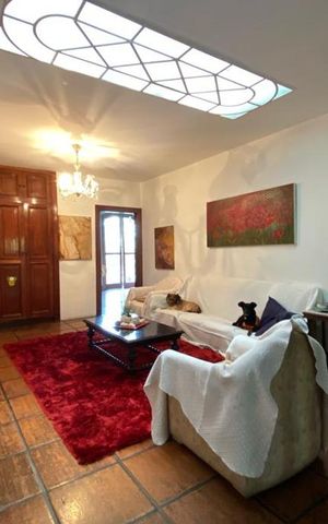 Casa à venda com 544m², 4 quartos e 3 vagas Casa à venda com 544m², 4 quartos e 3 vagasSala de TV