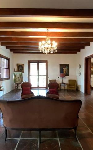 Casa à venda com 544m², 4 quartos e 3 vagas Casa à venda com 544m², 4 quartos e 3 vagasSala