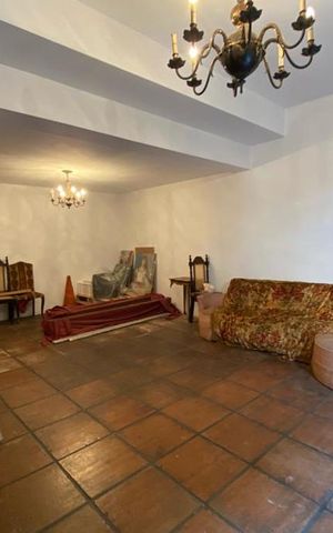Casa à venda com 544m², 4 quartos e 3 vagas Casa à venda com 544m², 4 quartos e 3 vagasSala de Estar