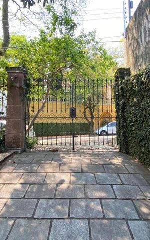 Casa à venda com 544m², 4 quartos e 3 vagas Casa à venda com 544m², 4 quartos e 3 vagasGaragem