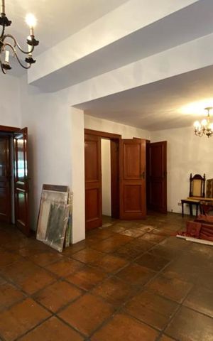 Casa à venda com 544m², 4 quartos e 3 vagas Casa à venda com 544m², 4 quartos e 3 vagasSala de Estar