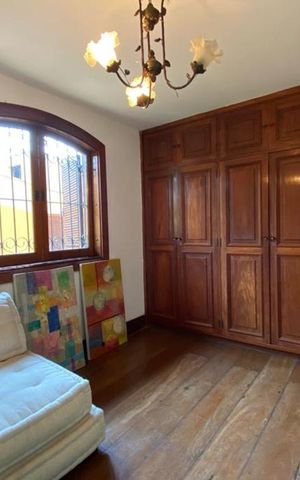 Casa à venda com 544m², 4 quartos e 3 vagas Casa à venda com 544m², 4 quartos e 3 vagasQuarto 3