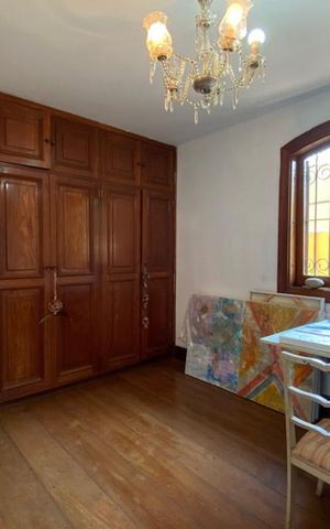 Casa à venda com 544m², 4 quartos e 3 vagas Casa à venda com 544m², 4 quartos e 3 vagasQuarto 4