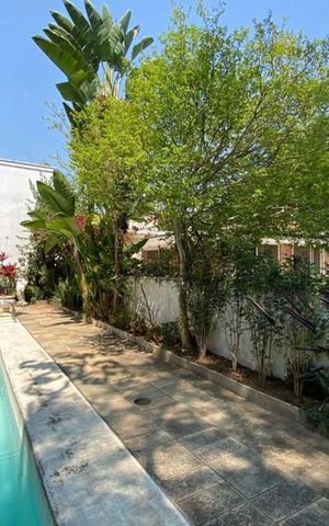 Casa à venda com 544m², 4 quartos e 3 vagas Casa à venda com 544m², 4 quartos e 3 vagasQuintal