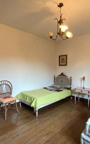 Casa à venda com 544m², 4 quartos e 3 vagas Casa à venda com 544m², 4 quartos e 3 vagasQuarto 3