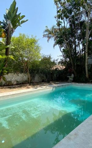 Casa à venda com 544m², 4 quartos e 3 vagas Casa à venda com 544m², 4 quartos e 3 vagasQuintal