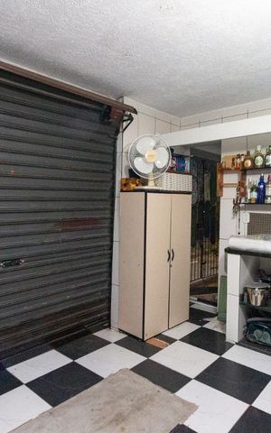 Casa à venda com 249m², 3 quartos e 3 vagas Casa à venda com 249m², 3 quartos e 3 vagasEscritório