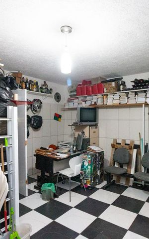 Casa à venda com 249m², 3 quartos e 3 vagas Casa à venda com 249m², 3 quartos e 3 vagasEscritório