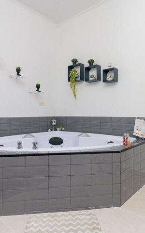 Casa à venda com 249m², 3 quartos e 3 vagas Casa à venda com 249m², 3 quartos e 3 vagasBanheiro suite