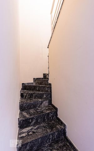Casa para alugar com 190m², 3 quartos e 3 vagasEscada