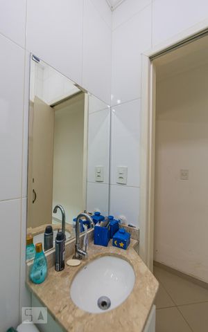Casa para alugar com 190m², 3 quartos e 3 vagasBanheiro Social