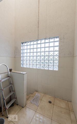 Casa para alugar com 190m², 3 quartos e 3 vagasEscada