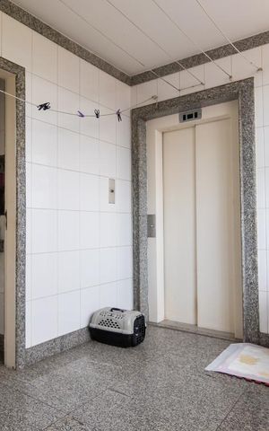 Apartamento à venda com 200m², 4 quartos e 3 vagas Apartamento à venda com 200m², 4 quartos e 3 vagasÁrea de serviço
