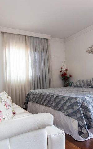 Apartamento à venda com 200m², 4 quartos e 3 vagas Apartamento à venda com 200m², 4 quartos e 3 vagasSuite