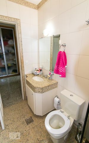 Apartamento à venda com 200m², 4 quartos e 3 vagas Apartamento à venda com 200m², 4 quartos e 3 vagasBanheiro social