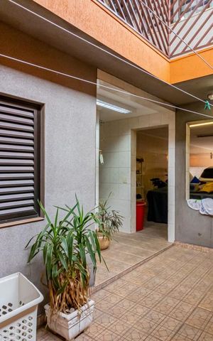 Casa à venda com 298m², 3 quartos e 6 vagas Casa à venda com 298m², 3 quartos e 6 vagasÁrea de Serviço