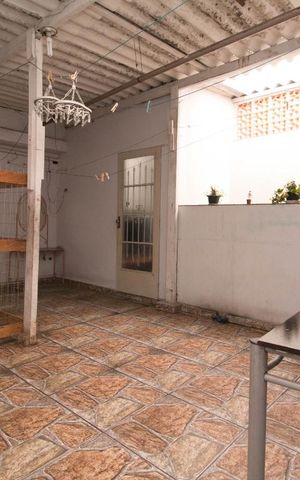 Casa à venda com 215m², 4 quartos e 2 vagas Casa à venda com 215m², 4 quartos e 2 vagasQuintal