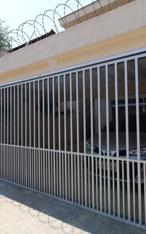 Casa à venda com 169m², 3 quartos e 2 vagasFachada
