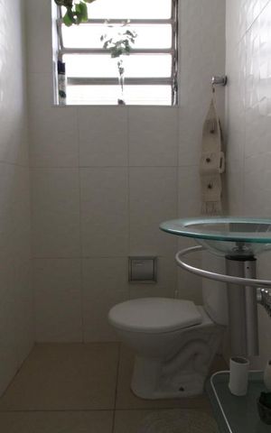 Casa à venda com 169m², 3 quartos e 2 vagasBanheiro