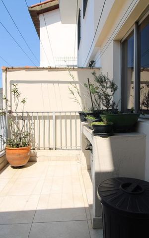Casa à venda com 169m², 3 quartos e 2 vagasVaranda