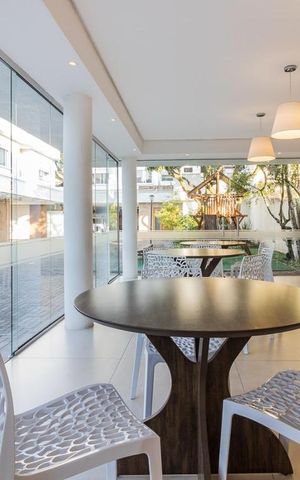 Casa de condomínio à venda com 320m², 4 quartos e 2 vagas Casa de condomínio à venda com 320m², 4 quartos e 2 vagasÁrea comum - Salão de festas