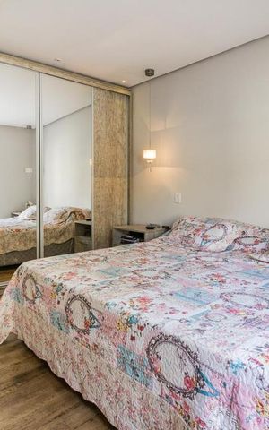 Casa de condomínio à venda com 320m², 4 quartos e 2 vagas Casa de condomínio à venda com 320m², 4 quartos e 2 vagasSuíte