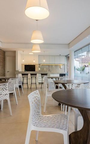 Casa de condomínio à venda com 320m², 4 quartos e 2 vagas Casa de condomínio à venda com 320m², 4 quartos e 2 vagasÁrea comum - Salão de festas