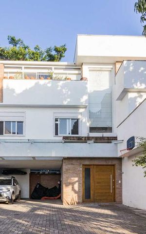 Casa de condomínio à venda com 320m², 4 quartos e 2 vagas Casa de condomínio à venda com 320m², 4 quartos e 2 vagasFachada da Casa
