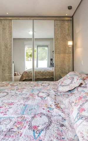 Casa de condomínio à venda com 320m², 4 quartos e 2 vagas Casa de condomínio à venda com 320m², 4 quartos e 2 vagasSuíte
