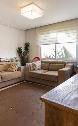 Casa de condomínio à venda com 320m², 4 quartos e 2 vagas Casa de condomínio à venda com 320m², 4 quartos e 2 vagasSala