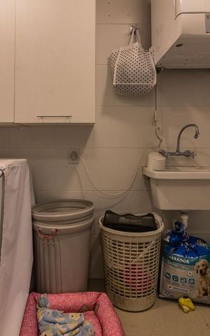 Casa de condomínio à venda com 320m², 4 quartos e 2 vagas Casa de condomínio à venda com 320m², 4 quartos e 2 vagasDetalhe da area de serviço