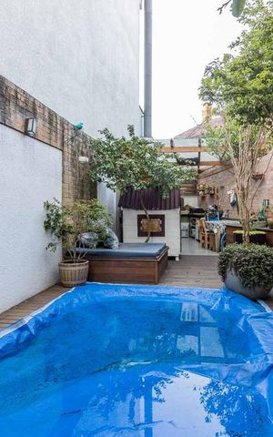 Casa de condomínio à venda com 320m², 4 quartos e 2 vagas Casa de condomínio à venda com 320m², 4 quartos e 2 vagasPiscina