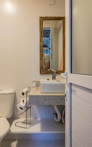 Casa de condomínio à venda com 320m², 4 quartos e 2 vagas Casa de condomínio à venda com 320m², 4 quartos e 2 vagasBanheiro de Serviço