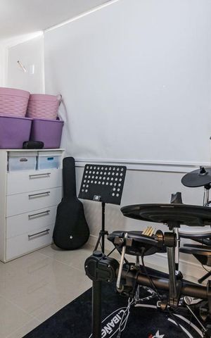 Casa de condomínio à venda com 320m², 4 quartos e 2 vagas Casa de condomínio à venda com 320m², 4 quartos e 2 vagasDormitório4