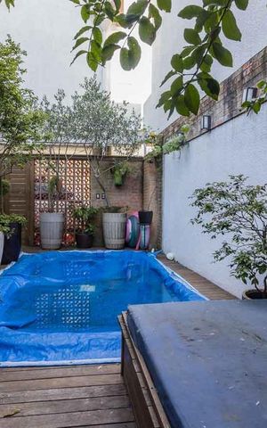 Casa de condomínio à venda com 320m², 4 quartos e 2 vagas Casa de condomínio à venda com 320m², 4 quartos e 2 vagasPiscina
