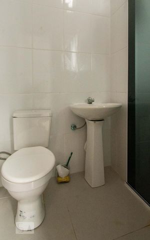 Casa à venda com 285m², 3 quartos e 3 vagas Casa à venda com 285m², 3 quartos e 3 vagasBanheiro de Serviço