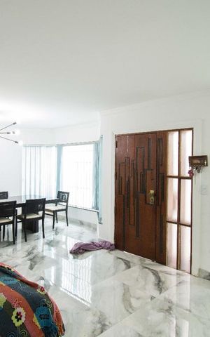 Casa à venda com 285m², 3 quartos e 3 vagas Casa à venda com 285m², 3 quartos e 3 vagasSala