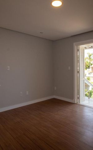 Casa à venda com 409m², 3 quartos e 4 vagas Casa à venda com 409m², 3 quartos e 4 vagasQuarto 2