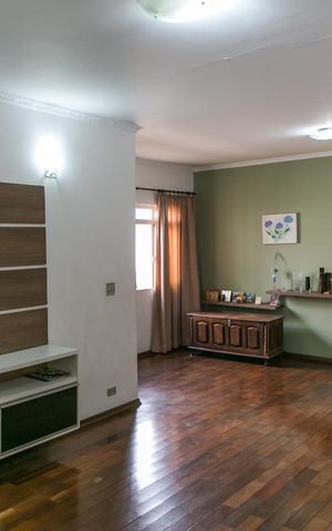 Casa à venda com 350m², 4 quartos e 3 vagasSala